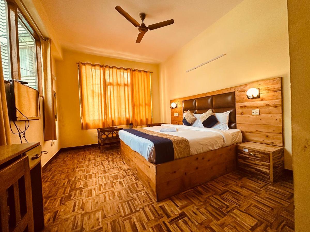 Hotel Grand Kalinga - Near Volvo Bus Stand Manali Екстер'єр фото